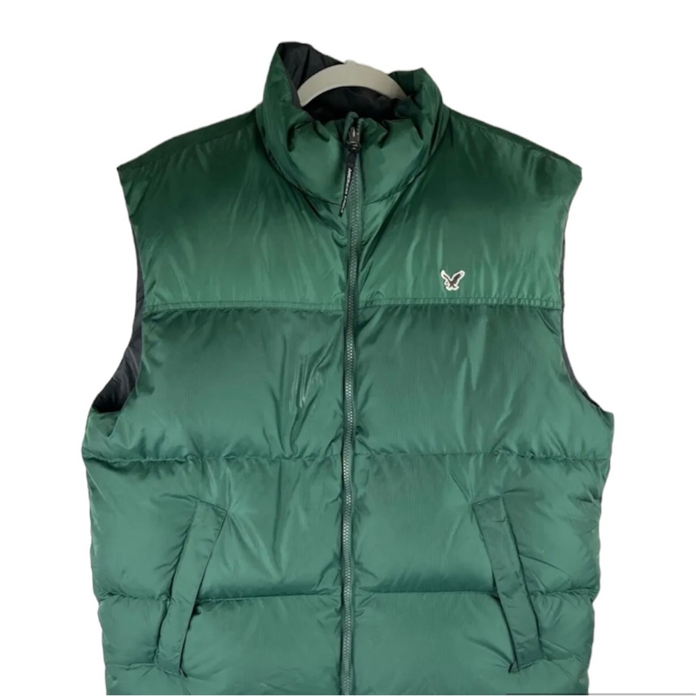 American Eagle Outfitters Men's
Nylon Full zip Green Puffer VestJacket
Sz M